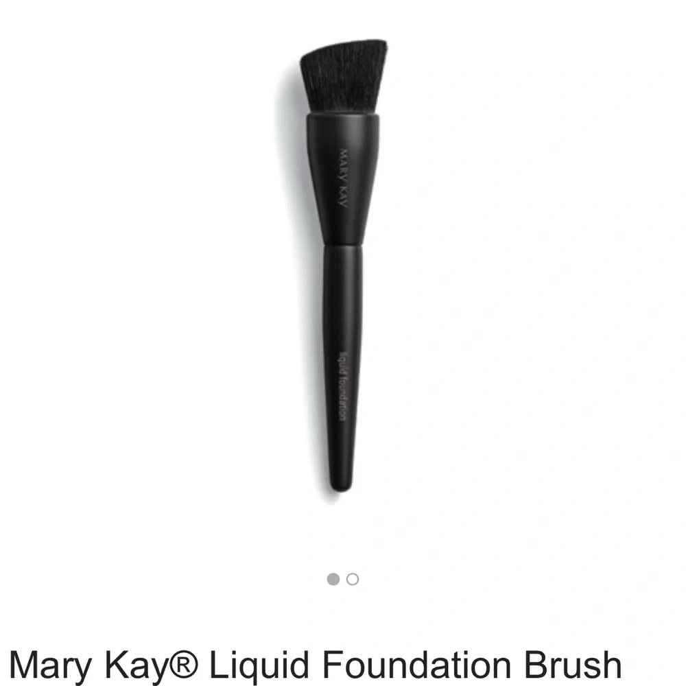 Mary Kay Sleek Black Foundation Brush